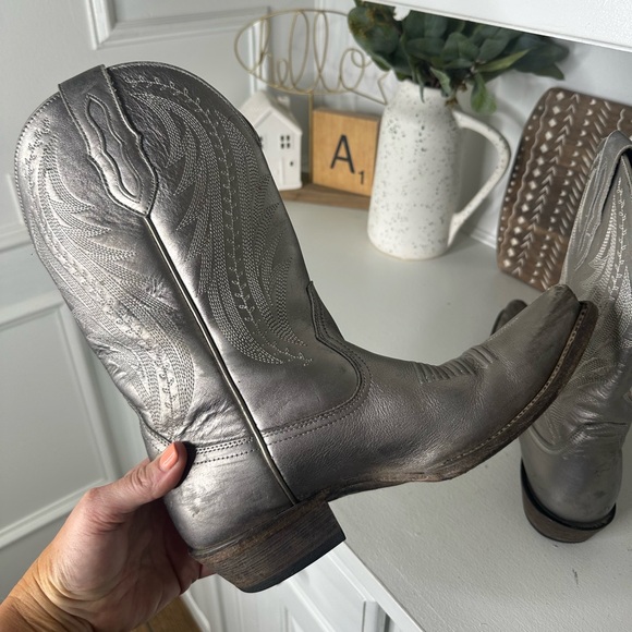 Ariat Metallic Silver Embroidered Western Snip Toe Cowboy Boots Women's Size 8.5 - Picture 8 of 11